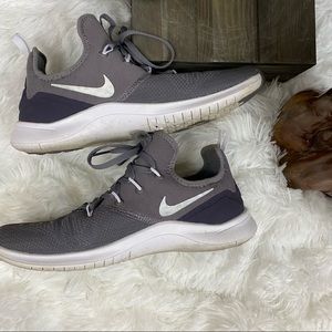 WOMENS GRAY NIKE FREE SIZE 10